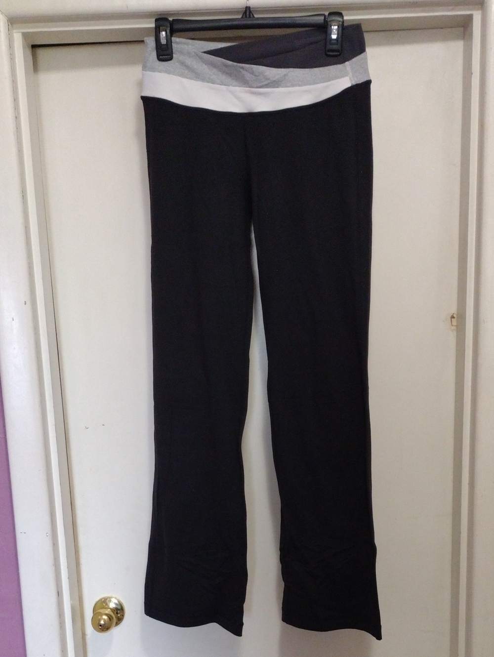 Women's Lululemon Athletica Black Yoga Pants with Gray Waistband Size 8